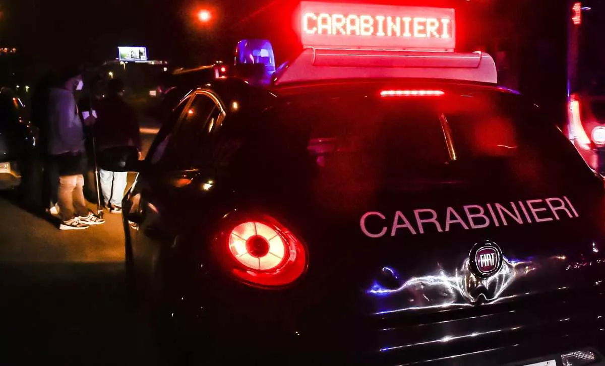 carabinieri-auto-notte