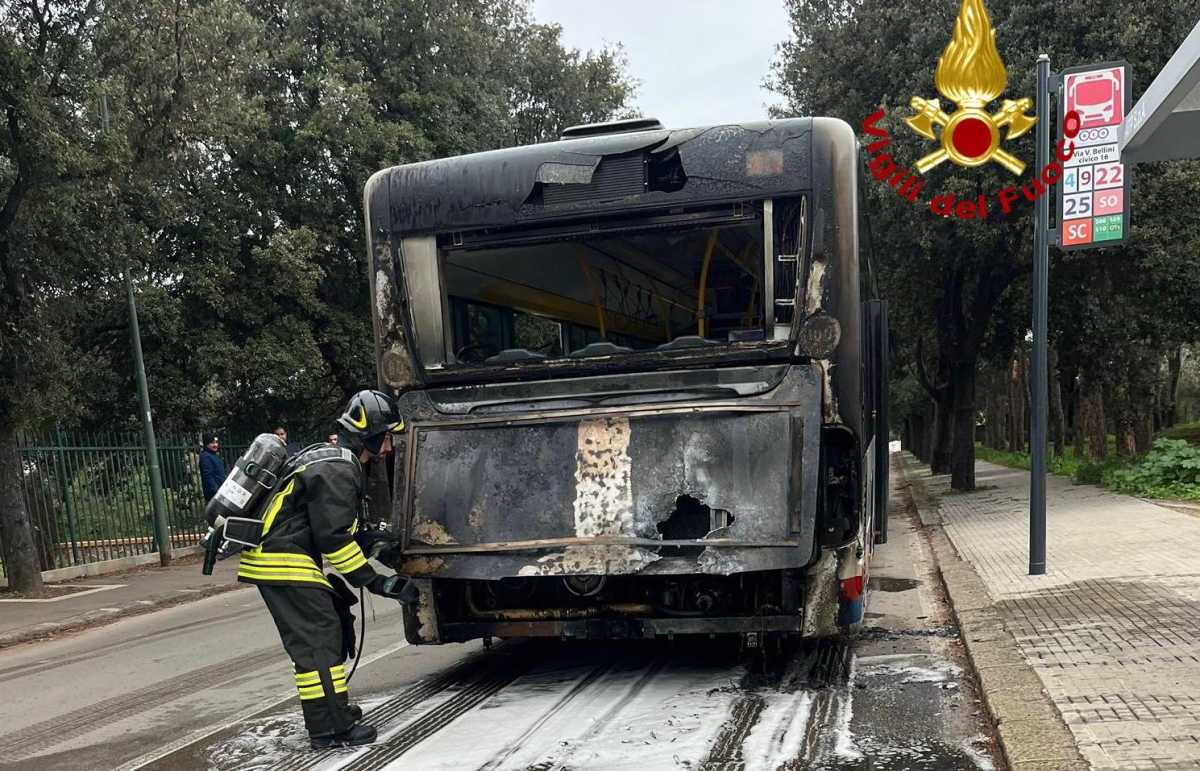 bus-incendiato