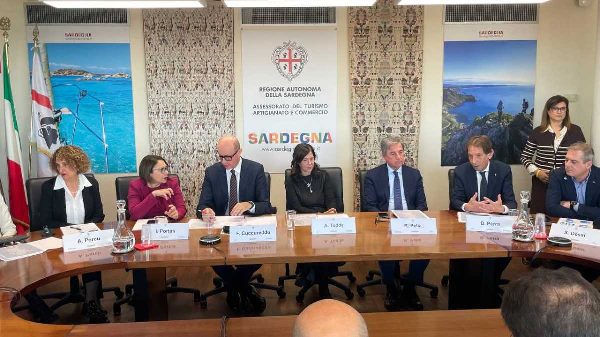 giro-della-sardegna-bici-conferenza