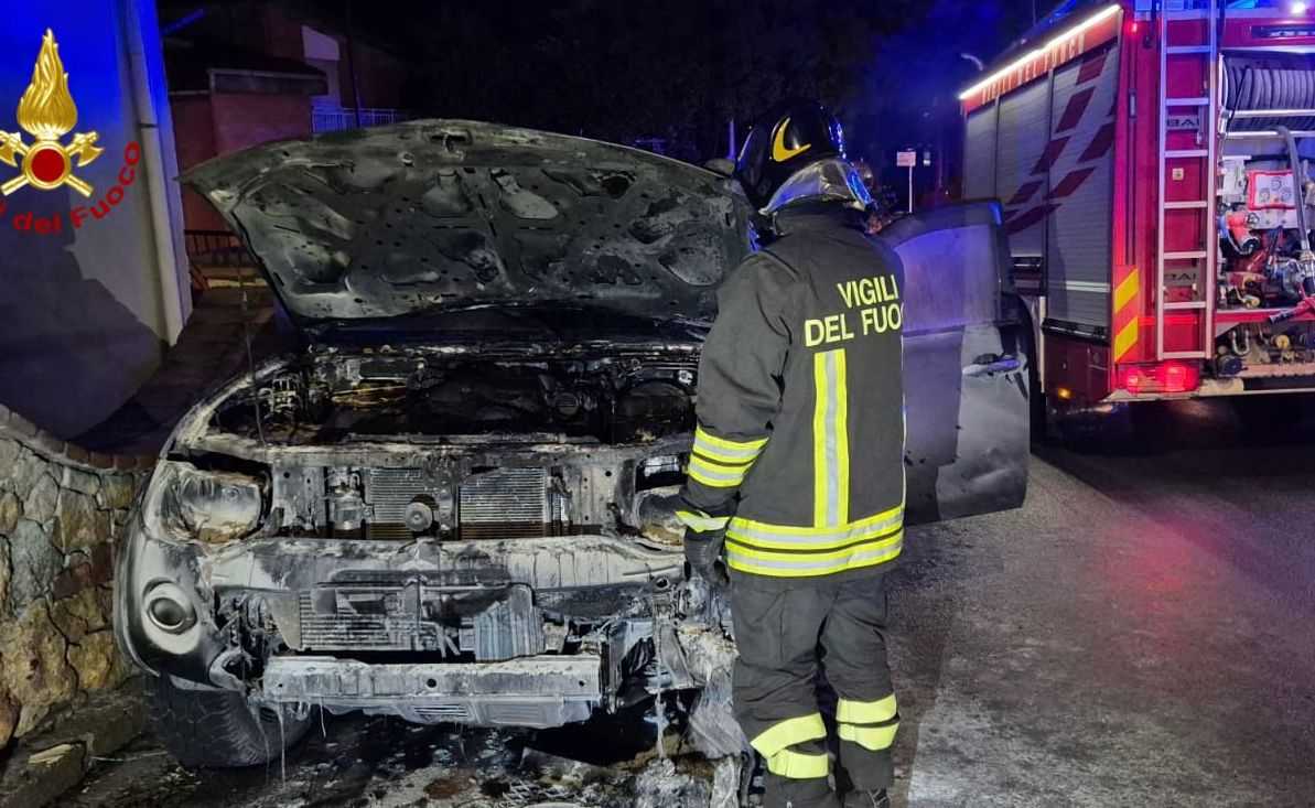 incendi-auto-jerzu-bosa-aritzo