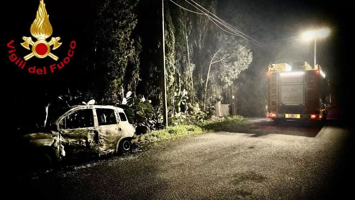 auto-bruciata-assemini