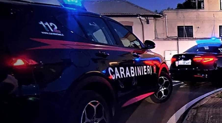 carabinieri-due-auto-lampeggianti