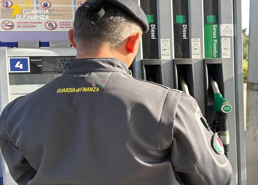 NOTA-FOTO-CONTROLLI-NEI-DISTRIBUTORI-DI-CARBURANTE-IRREGOLARE-IL-30-NELLORISTANESE