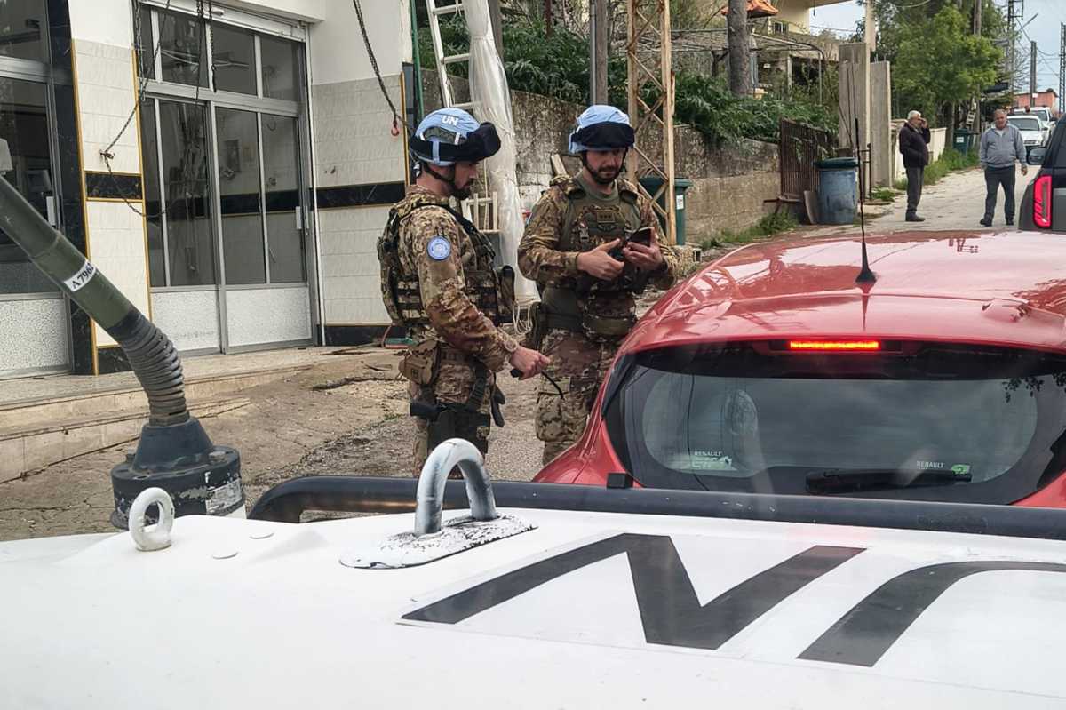 italianbluehelmetsescortdisplacedpersonsfromdebel11