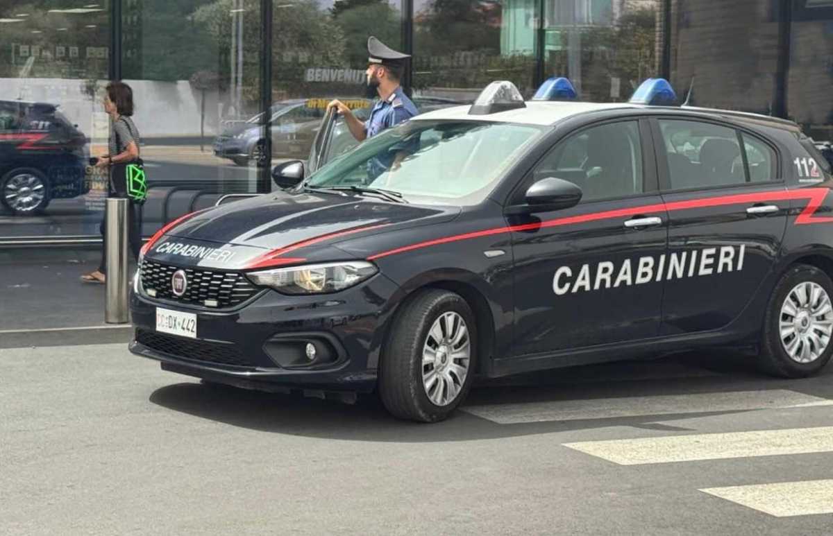 Cc Fuori Da Un Supermercato cc-fuori-da-un-supermercato