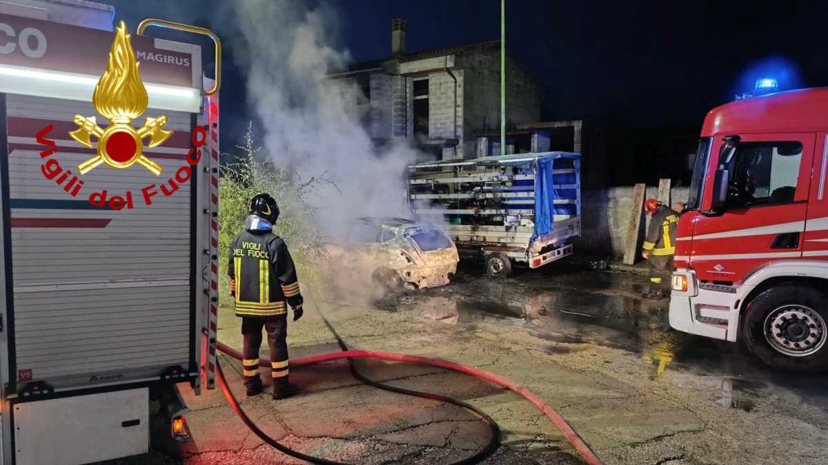 ittiri-incendio-mezzi