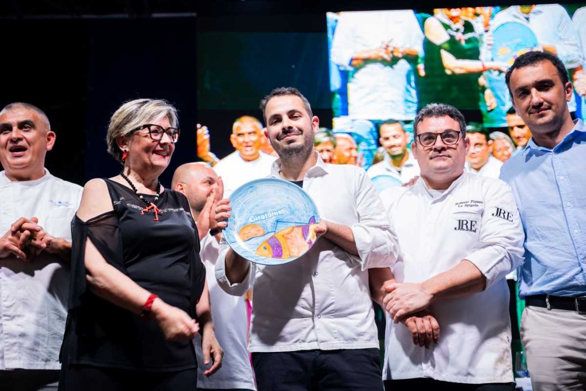 Italia Gli Chef Francesco Vitale E Roberto Pisano Premiati Dal Vice Sindaco Betty Di Bernardo Italia-Gli-chef-Francesco-Vitale-e-Roberto-Pisano-premiati-dal-vice-sindaco-Betty-Di-Bernardo