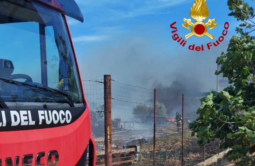 Vigili Del Fuoco Roghi Cagliaritano Oggi 3 Giugno vigili-del-fuoco-roghi-cagliaritano-oggi-3-giugno