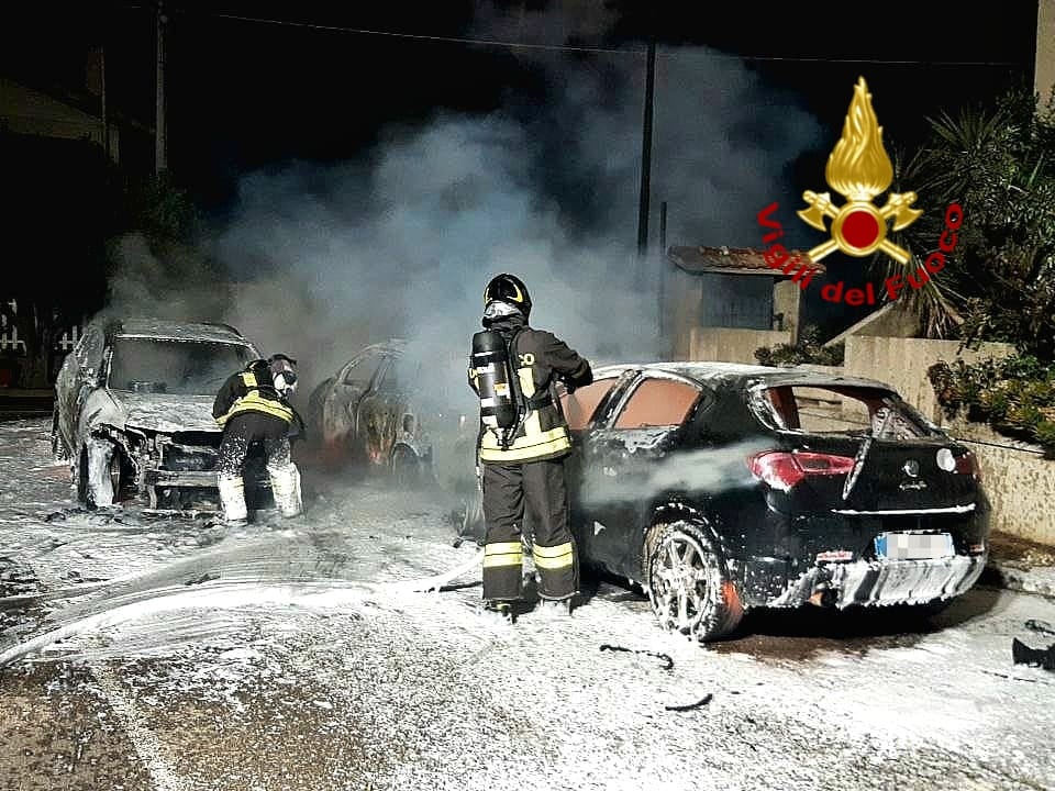 incendio-terralba-auto-fiamme