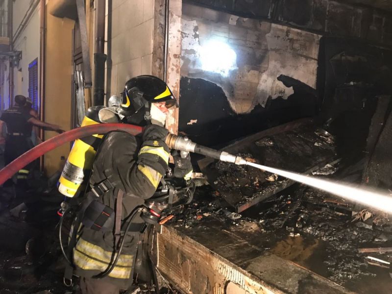 Incendio-Bar-di-Pirri-via-Enrico-Toti-interno-11