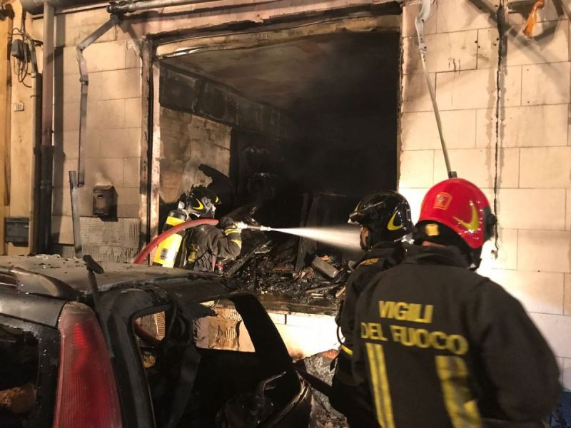 Incendio-Bar-di-Pirri-via-Enrico-Toti-interno-12