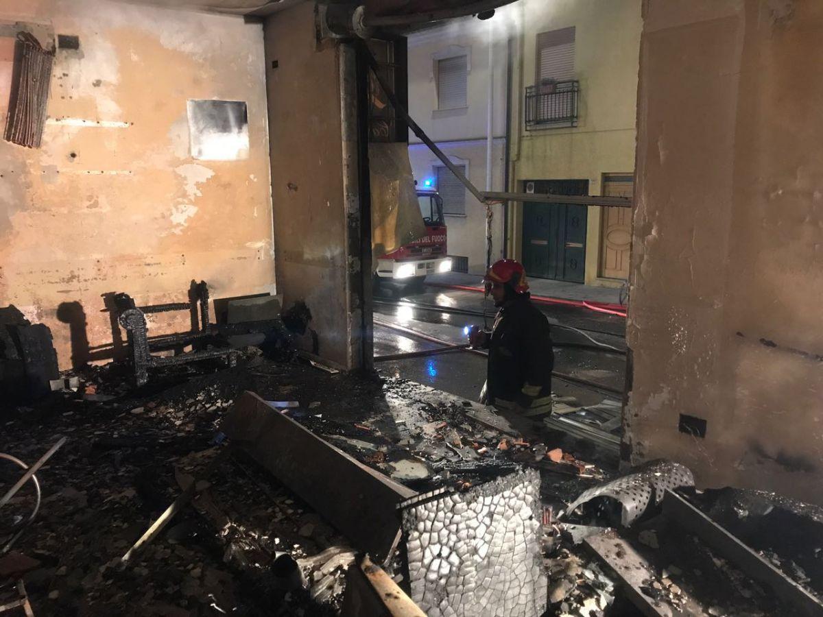 Incendio-Bar-di-Pirri-via-Enrico-Toti-interno-20 Incendio-Bar-di-Pirri-via-Enrico-Toti-interno-20