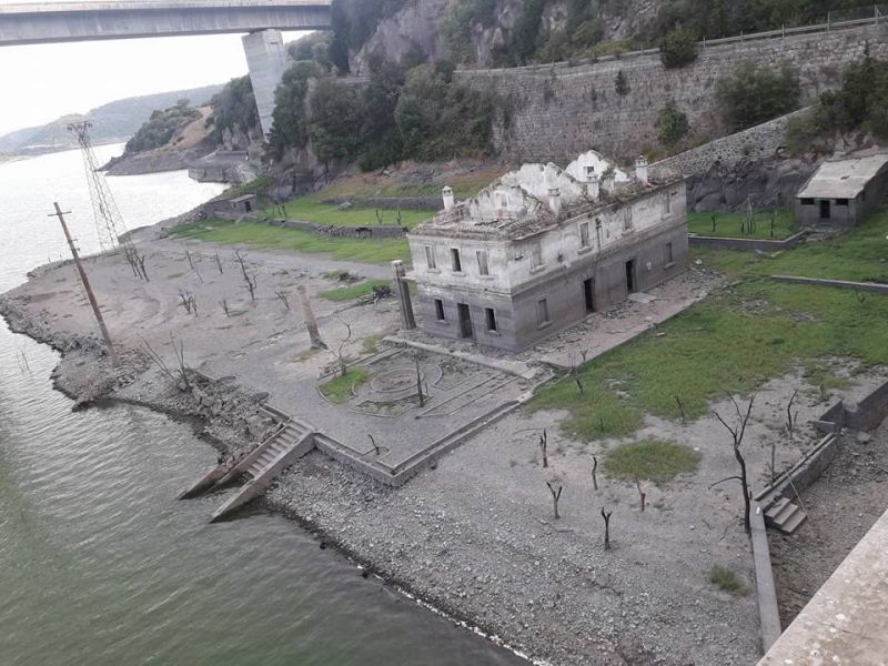 Casa-fantasma-lago-Omodeo-1