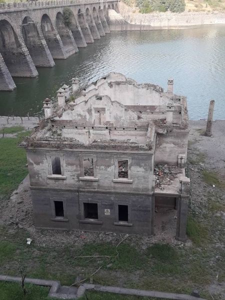 Casa-fantasma-lago-Omodeo-5