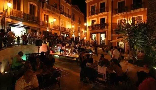 YouTG.NET - Cagliari, alcolici fuori orario e niente listino prezzi: market  e locali multati